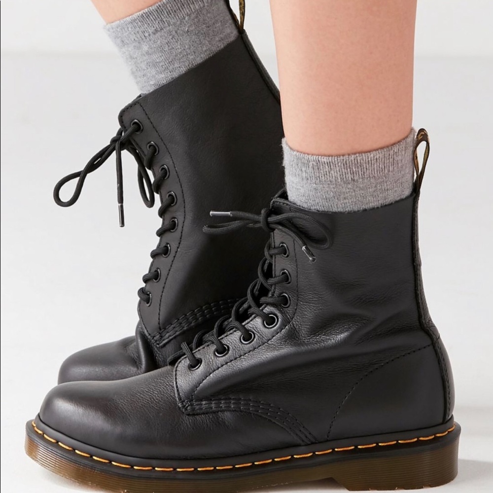 Dr. Martens Pascal Virginia 8-Eye Combat Boots